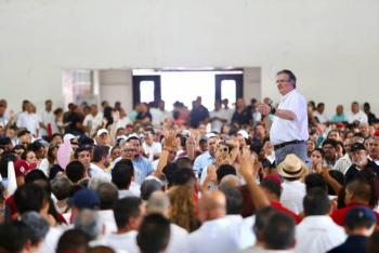 Ebrard visita la Comarca Lagunera en busca de apoyo político; destaca que la elección no es de género sino de experiencia