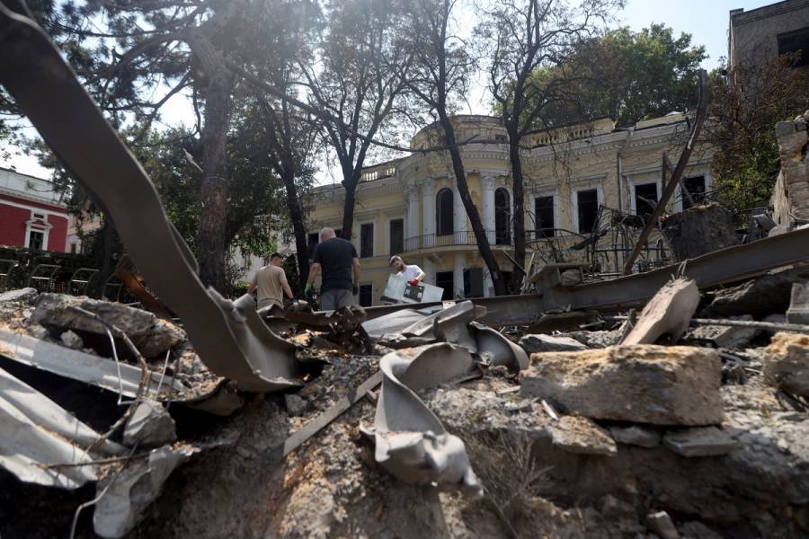 Un civil muerto y un puerto da&ntilde;ado por un ataque ruso en la regi&oacute;n ucraniana de Odesa