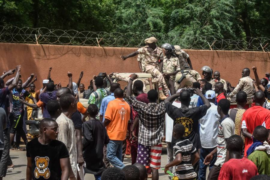 L&iacute;deres de &Aacute;frica Occidental dan ultim&aacute;tum a golpistas en N&iacute;ger y ordenan bloqueo econ&oacute;mico