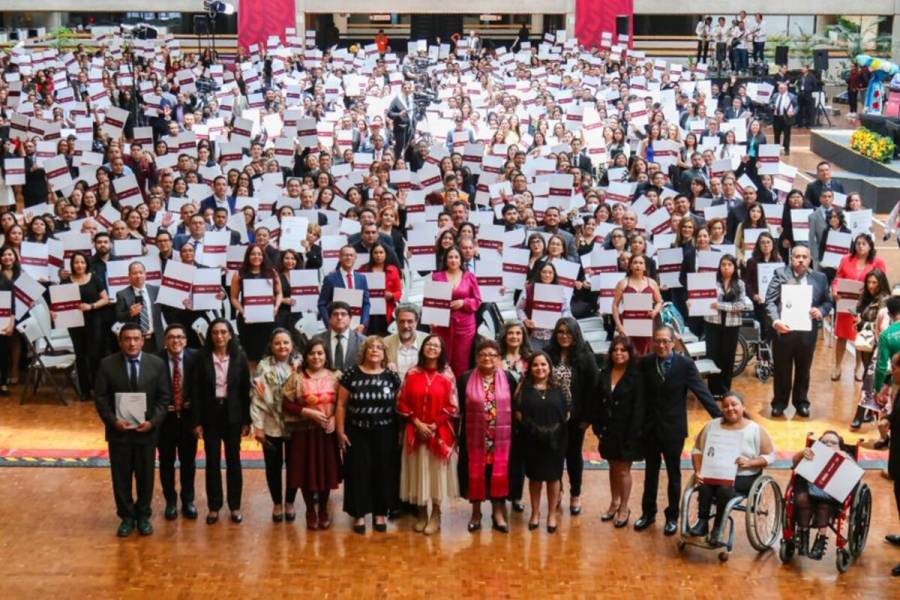 SEP y FGJCDMX entregan mil 887 títulos a egresados de la UnADM