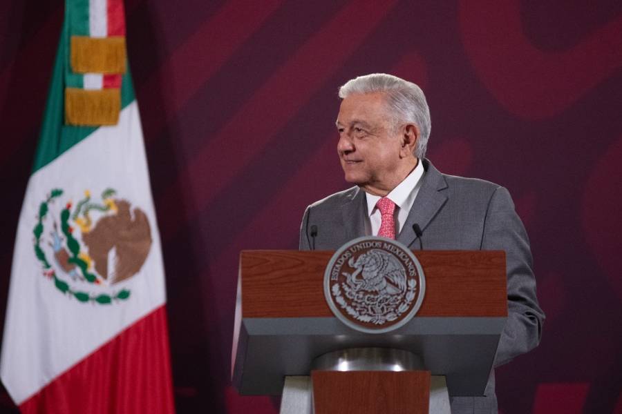 AMLO pide que le expliquen en qu&eacute; consisti&oacute; su presunta violencia de g&eacute;nero contra X&oacute;chitl