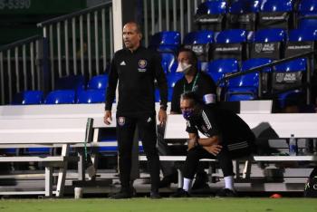 Entrenador de Orlando City critica al &aacute;rbitro y al 