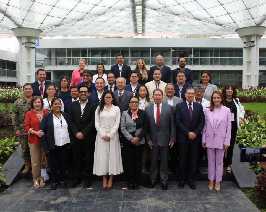 Toman protesta a presidente e integrantes de la Conferencia Nacional de Seguridad Pública Municipal