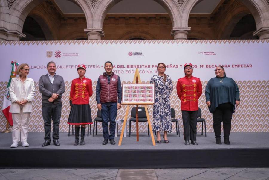 Presentan billete de Lotería en apoyo al programa Mi Beca para Empezar