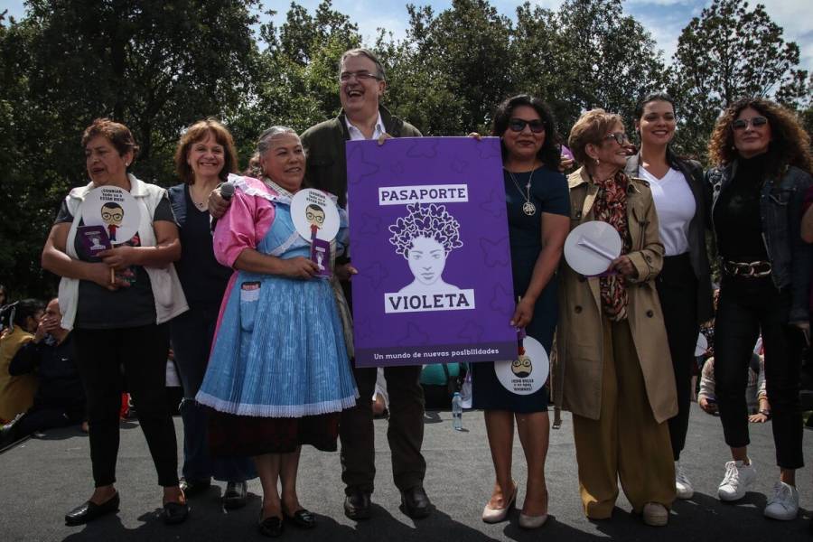 Marcelo Ebrard propone el Pasaporte Violeta de apoyo a mujeres