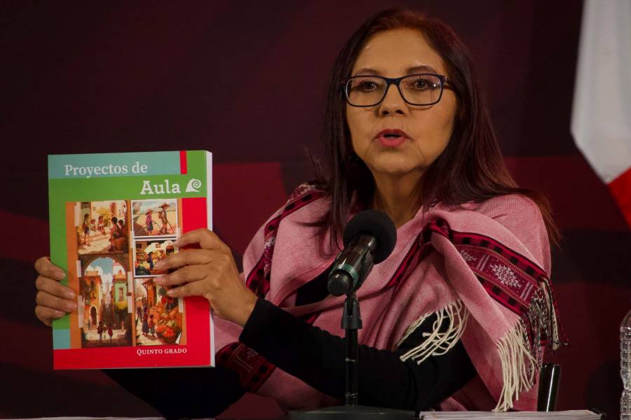 “Distribución de libros de texto se mantendrá; son para aprender y cuestionar”: Leticia Ramírez