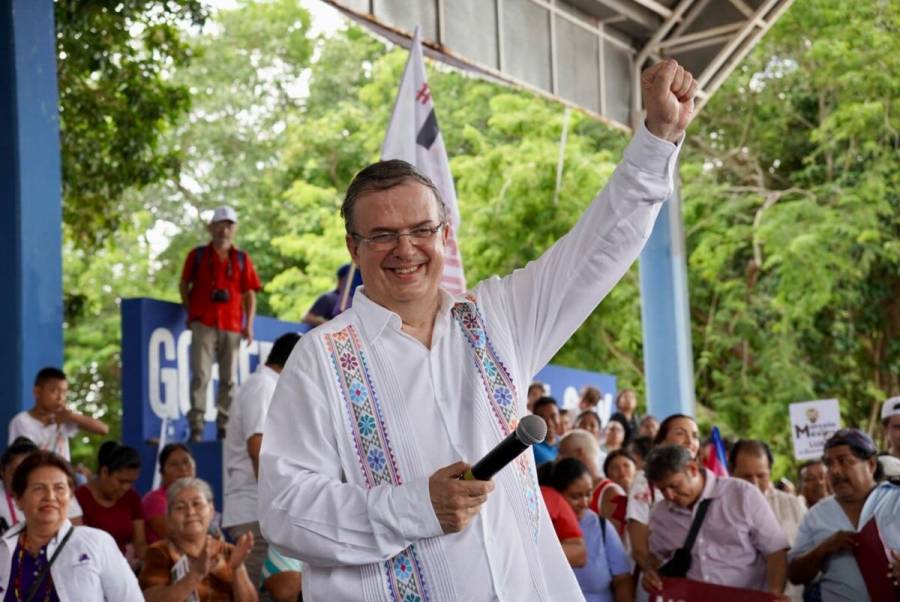 Marcelo Ebrard presenta documental de su vida política, basada en su libro 