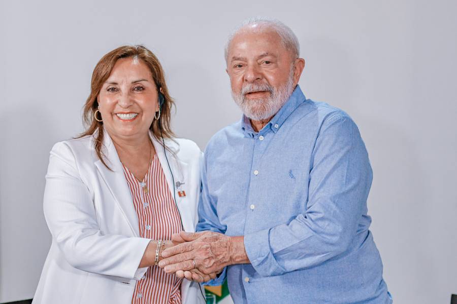Dina Boluarte invita a Lula da Silva a Perú durante su discurso en Cumbre Amazónica
