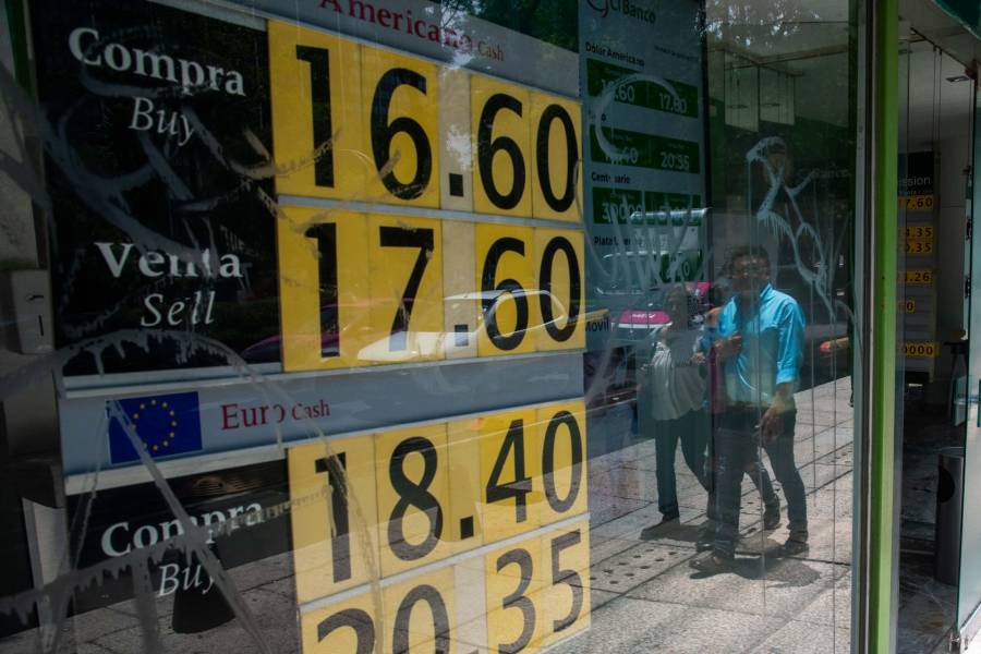 Dólar inicia a la baja frente al peso mexicano por debilitamiento global
