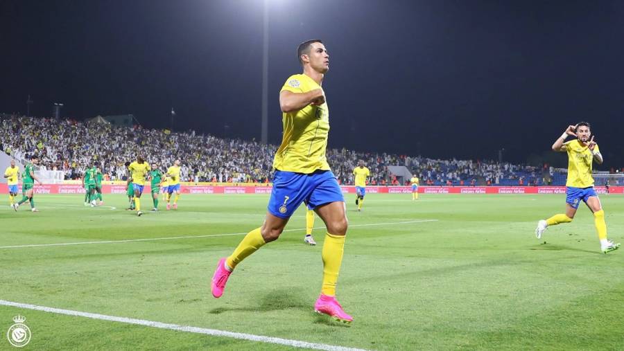 Cristiano Ronaldo celebra gol haciendo la señal de la cruz