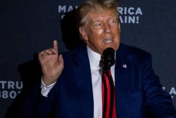 Autorizan a Trump presentar pruebas en juicio por intento de revertir resultado electoral de 2020