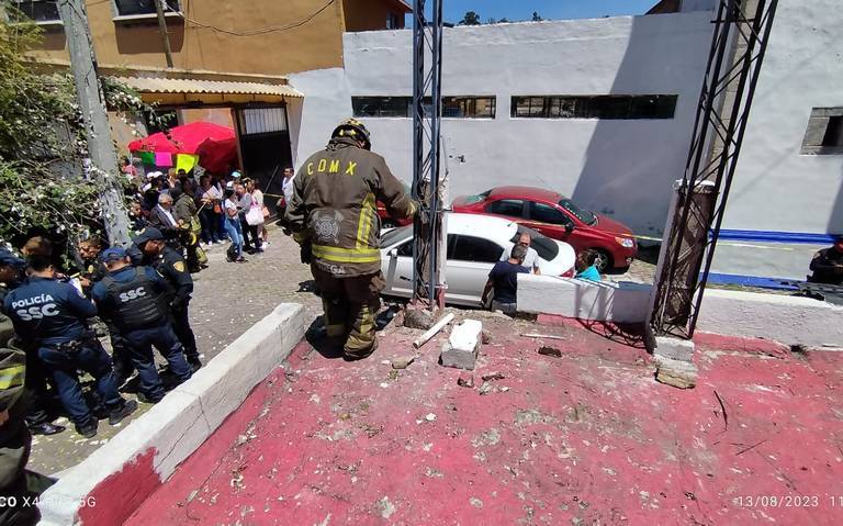 Explota pirotecnia en una iglesia en Santa Fe; hay tres adultos y un menor heridos