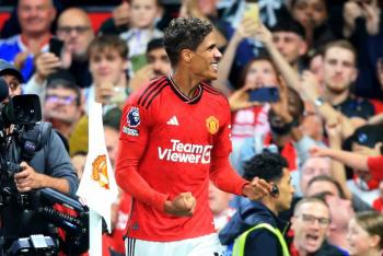 Un cabezazo de Varane da el triunfo al Manchester United frente al Wolverhampton