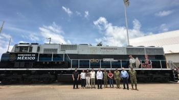 AMLO presenta primera locomotora del Tren Interoceánico