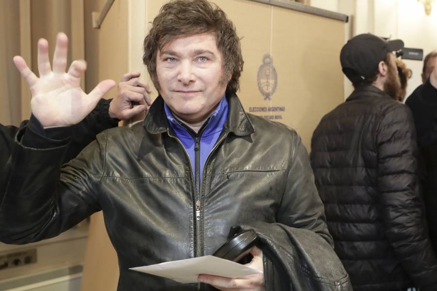Javier Milei entra en contacto con el FMI tras victoria en las elecciones primarias en Argentina