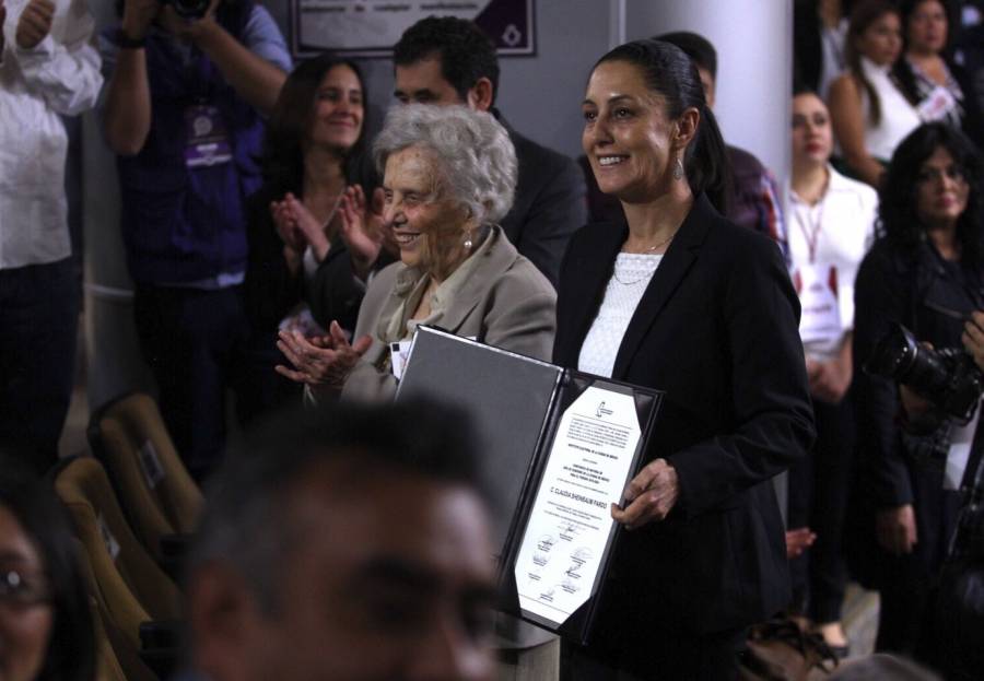 Sheinbaum felicita a Elena Poniatowska tras recibir el premio Carlos Fuentes
