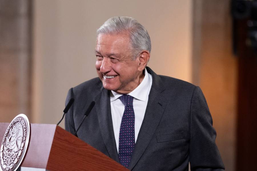 Con el actual modelo econ&oacute;mico, los ricos no se empobrecen, sino que los pobres mejoran: AMLO