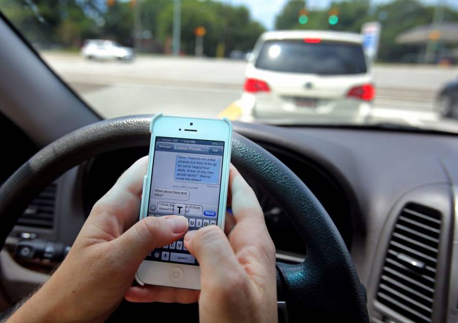El uso del celular, principal causa de accidentes viales: SICT