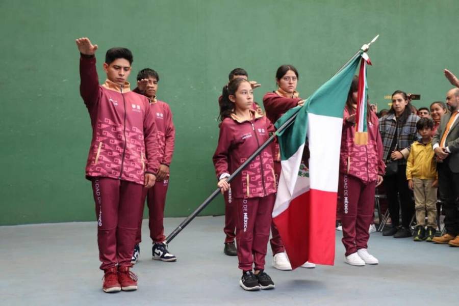 Abanderan a delegación capitalina que participará en los Juegos Nacionales Populares
