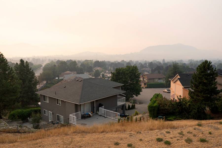 Decenas de evacuados por incendios en norte y oeste de Canadá