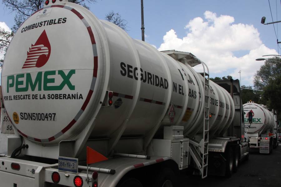 PEMEX y transportistas colaboran para evitar el desbasto de combustible por el hurac&aacute;n Hilary