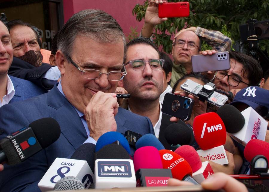 Agradece Ebrard a Monreal ceder propuesta de casa encuestadora