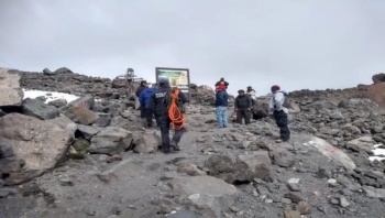 Mueren cuatro alpinistas al caer de la montaña más alta de México