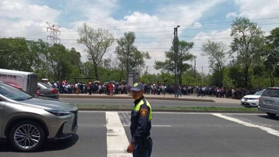 Desalojo de emergencia en Secretaría de Hacienda: Mil 500 personas evacuadas por amenaza de bomba