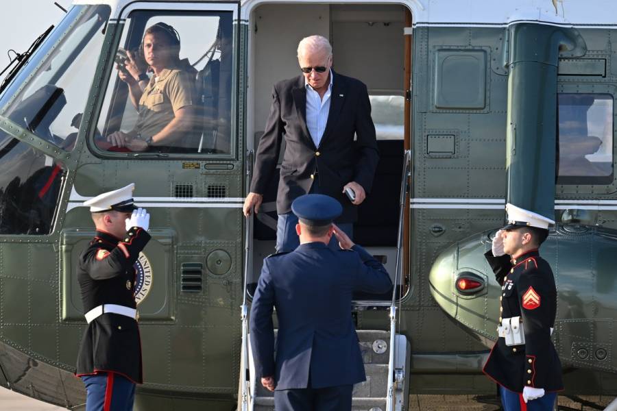 Joe Biden viaja a Hawái entre críticas por su respuesta a incendios