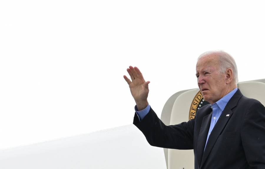 Biden viaja a Hawái entre críticas por su respuesta a incendios