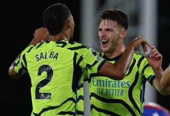 Un Arsenal con diez jugadores vence al Crystal Palace