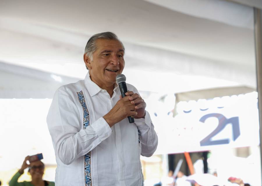 Adán Augusto López aboga por la creación de un frente de defensa de los libros de texto gratuito