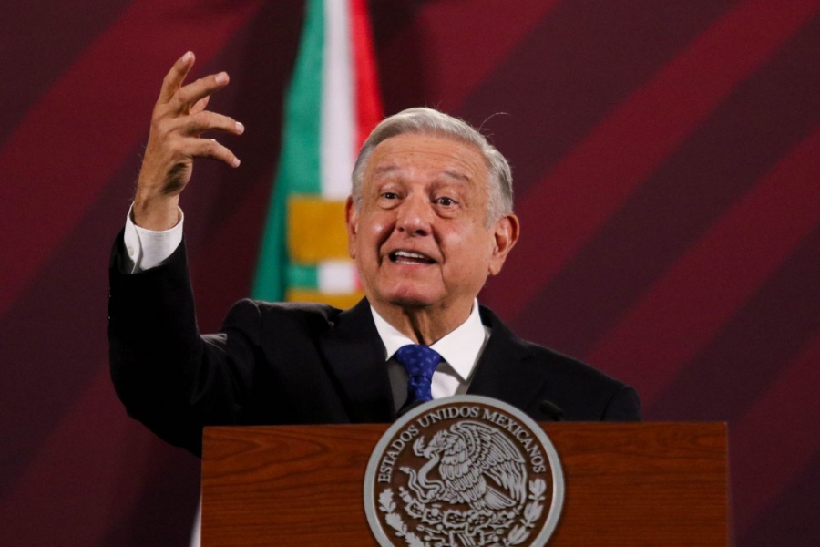 Pide AMLO a corcholatas medir gastos de publicidad