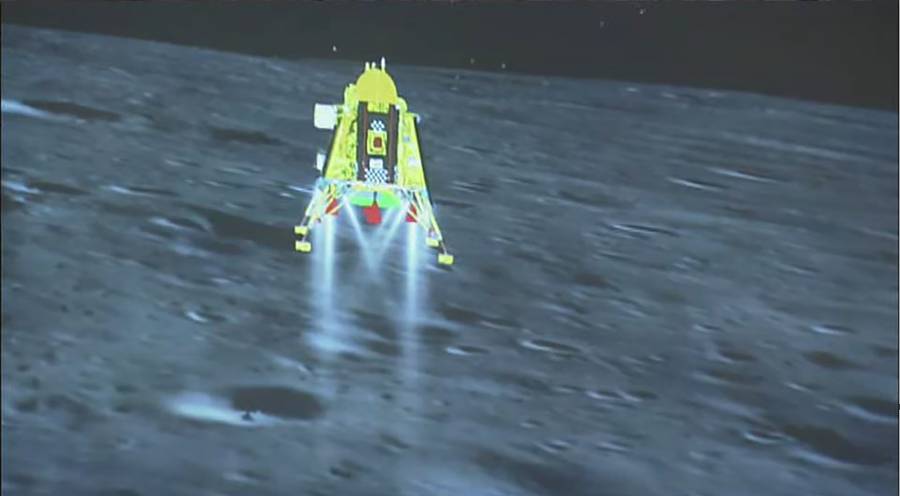 India logra el primer descenso cerca del polo sur lunar