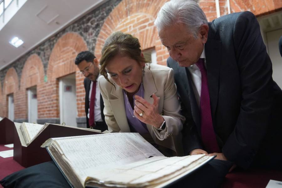 Celebra AMLO bicentenario del Archivo General de la Nación