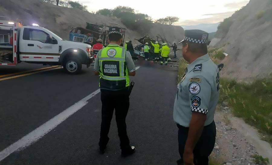 Sube a 18 la cifra de muertos tras accidente de autobús en carretera de Puebla y Oaxaca