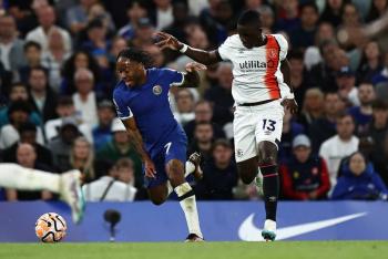 Sterling y el Chelsea se divierten ante el Luton