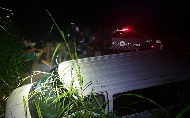 Se accidenta camioneta con más de 20 migrantes en Veracruz