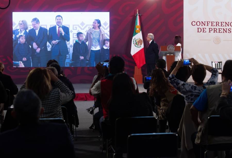 Resaltan entrega de libros de texto al iniciar nuevo ciclo escolar