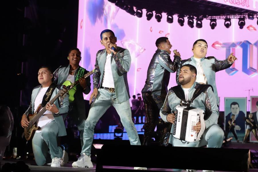 A un año de su concierto en el Zócalo capitalino, Grupo Firme manda un mensaje de agradecimiento a Claudia Sheinbaum