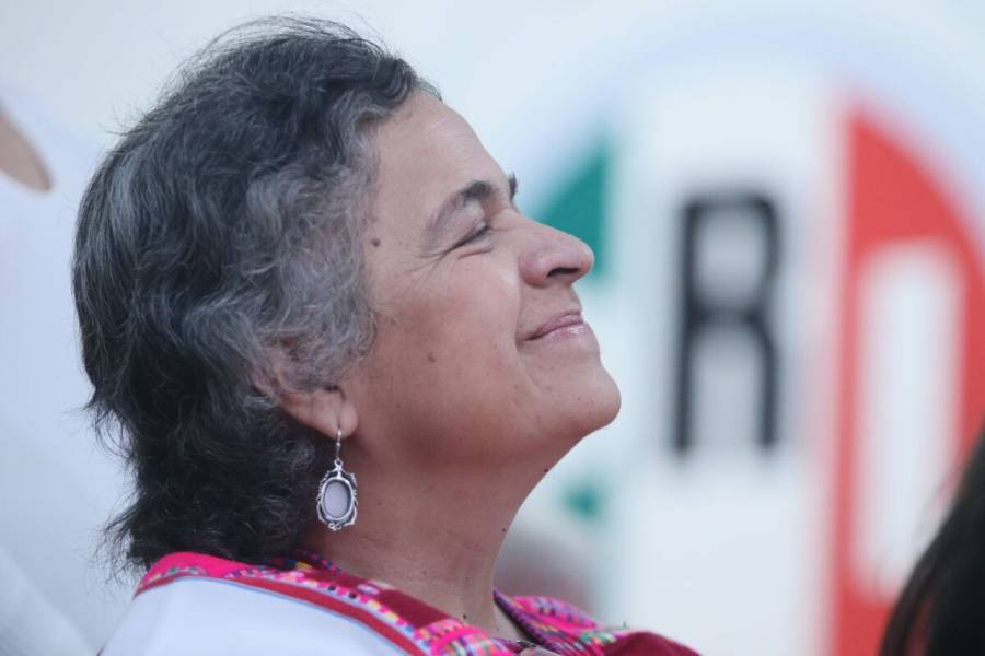Beatriz Paredes responde a 
