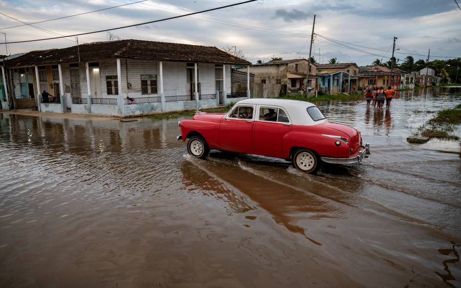 Florida ordena evacuaciones ante la llegada del hurac&aacute;n Idalia