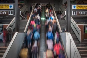 Problemas y retrasos en cuatro líneas del metro de la Ciudad de México