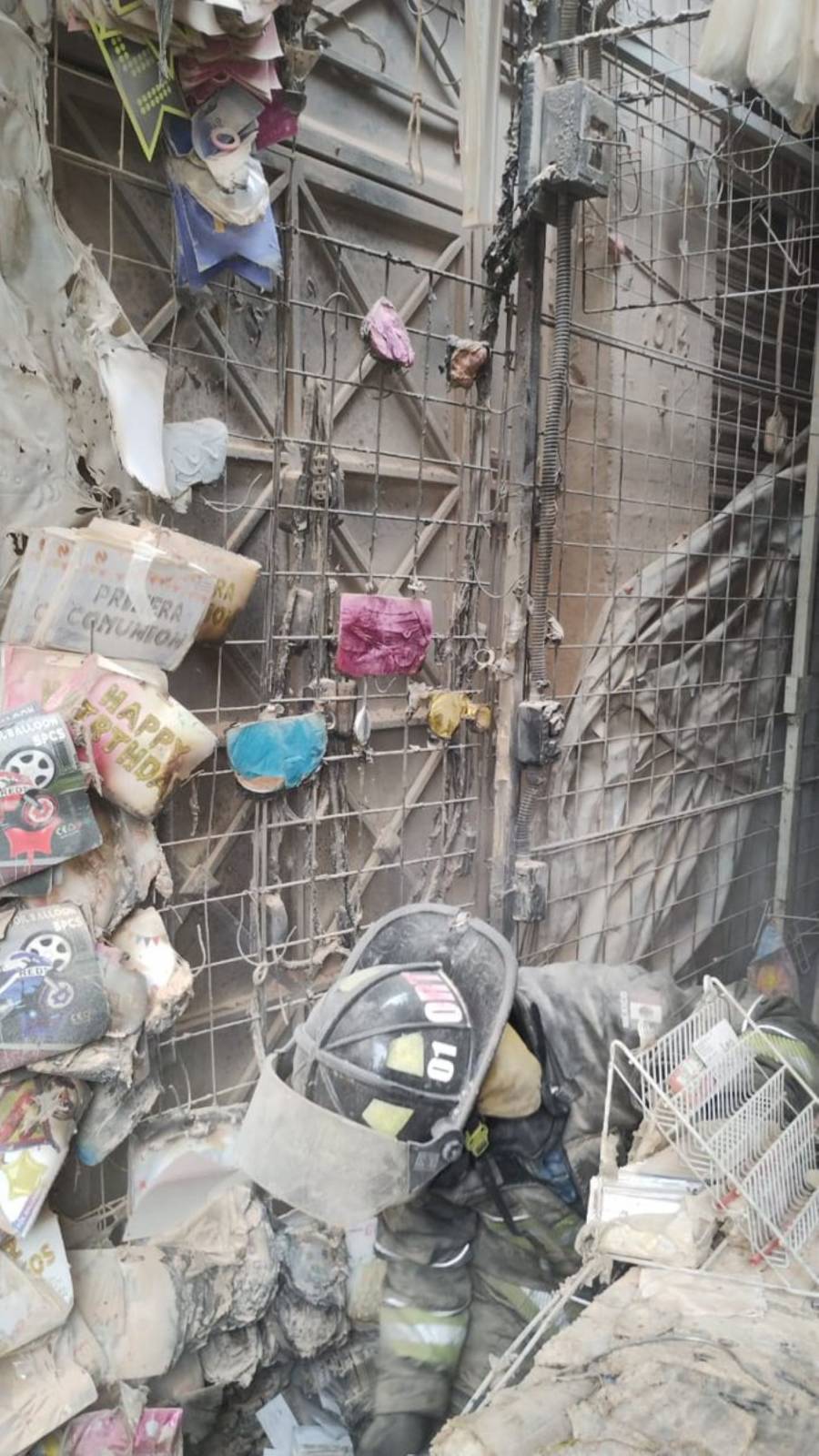Bomberos controlan Incendio de un puesto semifijo en la Merced