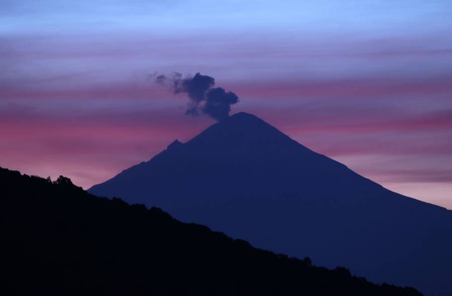 Ceniza del volcán Popocatépetl afecta a siete municipios en el Estado de México
