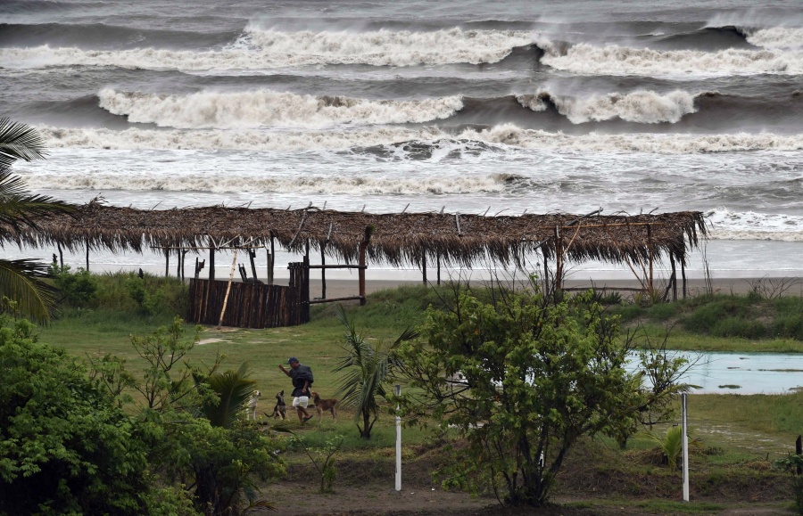 Dos tormentas tropicales emergen en el Atlántico: 