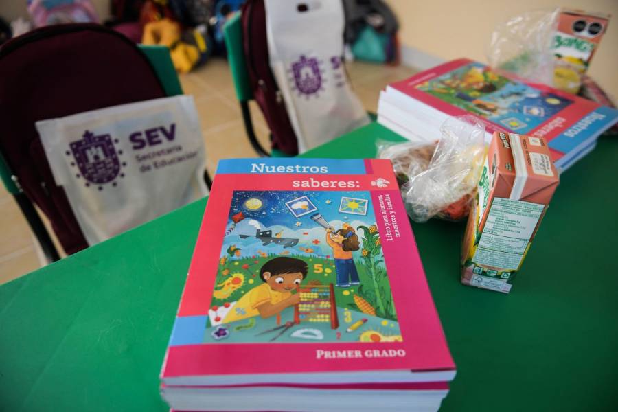 Controversia en escuelas privadas por nuevos libros de eexto en M&eacute;xico