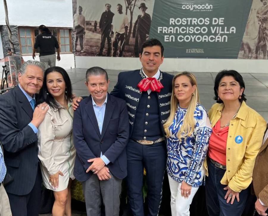 Coyoacán se ilumina con motivo del mes patrio