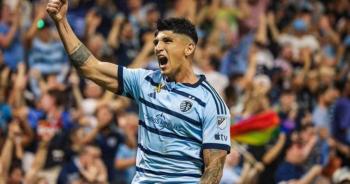 Alan Pulido, el h&eacute;roe de Sporting Kansas City, logra remontada con doblete en la MLS