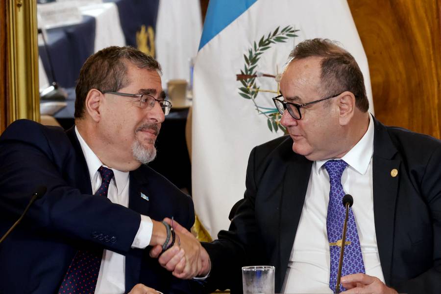 Giammattei y Arévalo se reúnen para iniciar transición en Guatemala